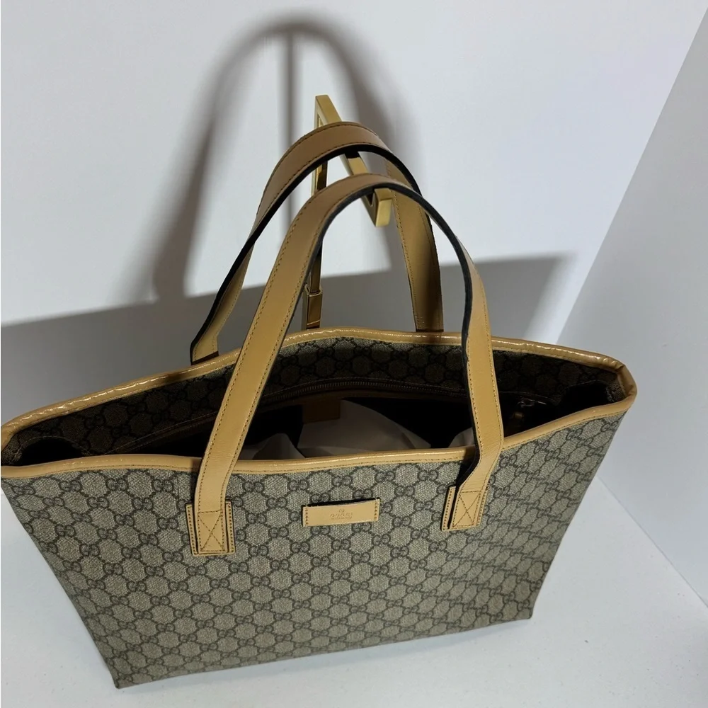 Gucci Tan and Brown Signature Tote - Picture 8 of 14